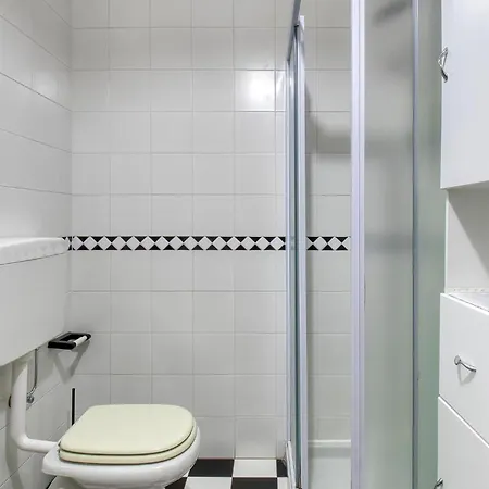 2 Bedroom Gorgeous In * ストレーザ