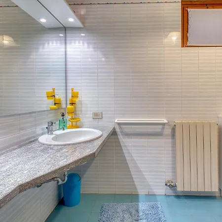 2 Bedroom Gorgeous In Holiday home Stresa