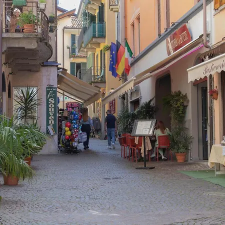 2 Bedroom Gorgeous In Vakantiehuis Stresa