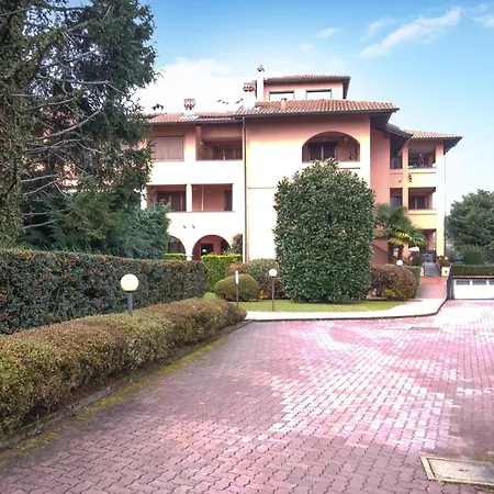 2 Bedroom Gorgeous In * ストレーザ