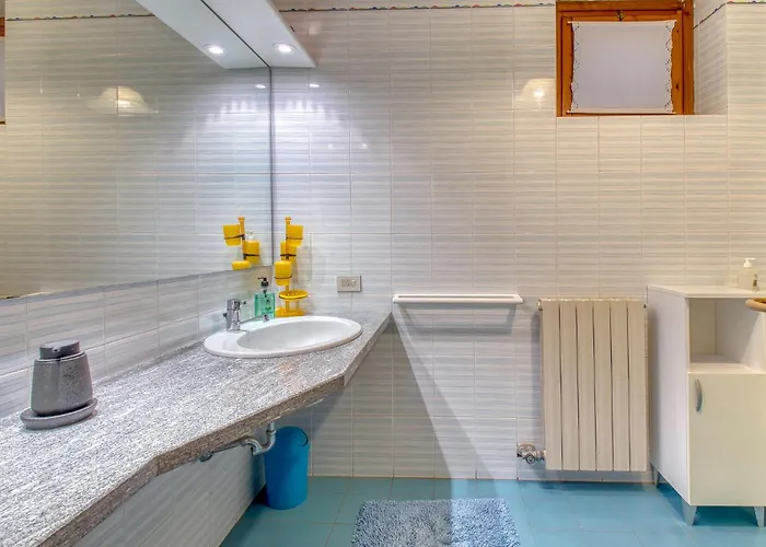 2 Bedroom Gorgeous In Feriehus Stresa