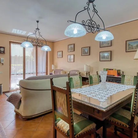 2 Bedroom Amazing In Holiday home Stresa